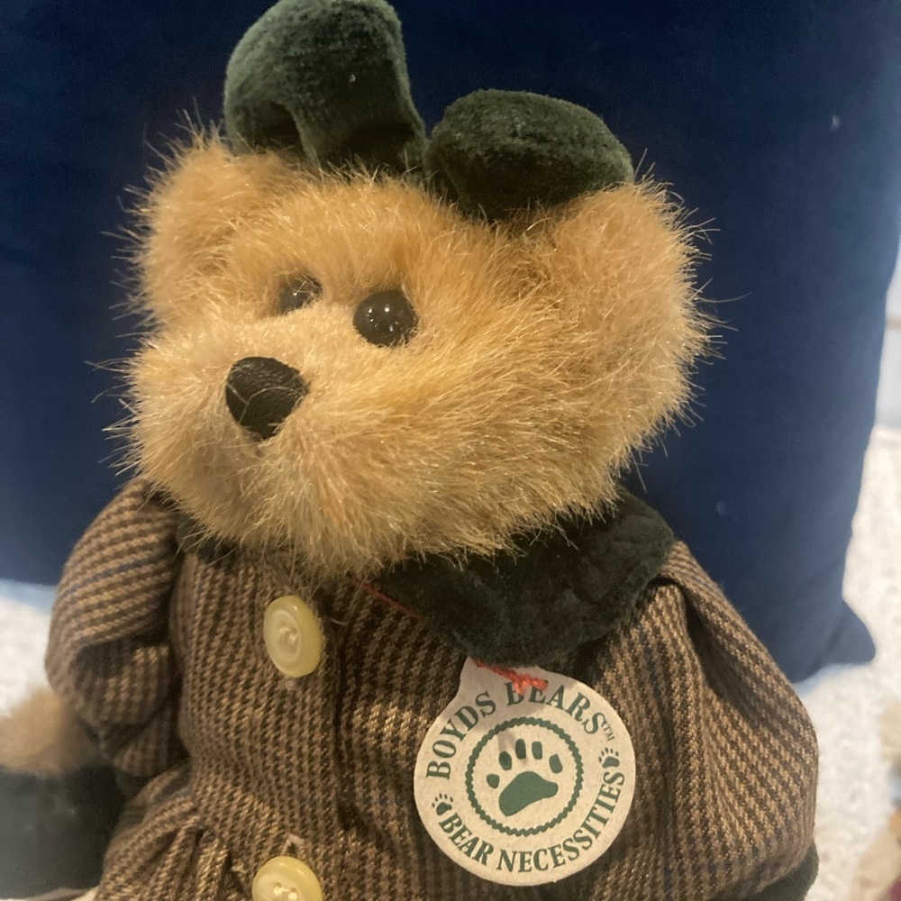 Boyds Bears & Friends Bailey Plush Jointed Teddy Bear w/Tags Heart Pillow #9199 - Picture 2 of 6